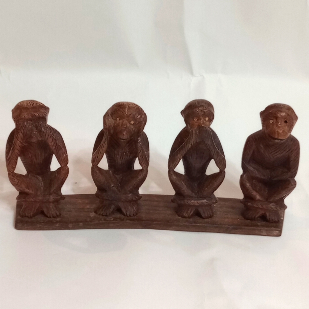 Monkey sculpture